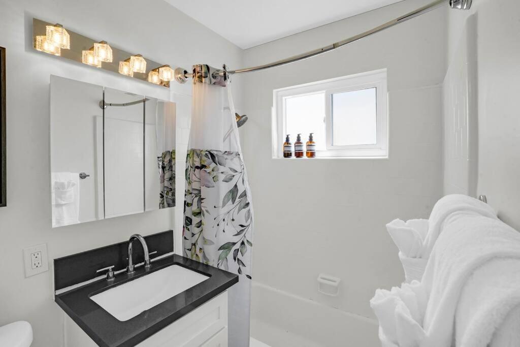 6Th Haven, Arcade, King Bed, Games, 1 Mile To Beaches 롱비치 외부 사진